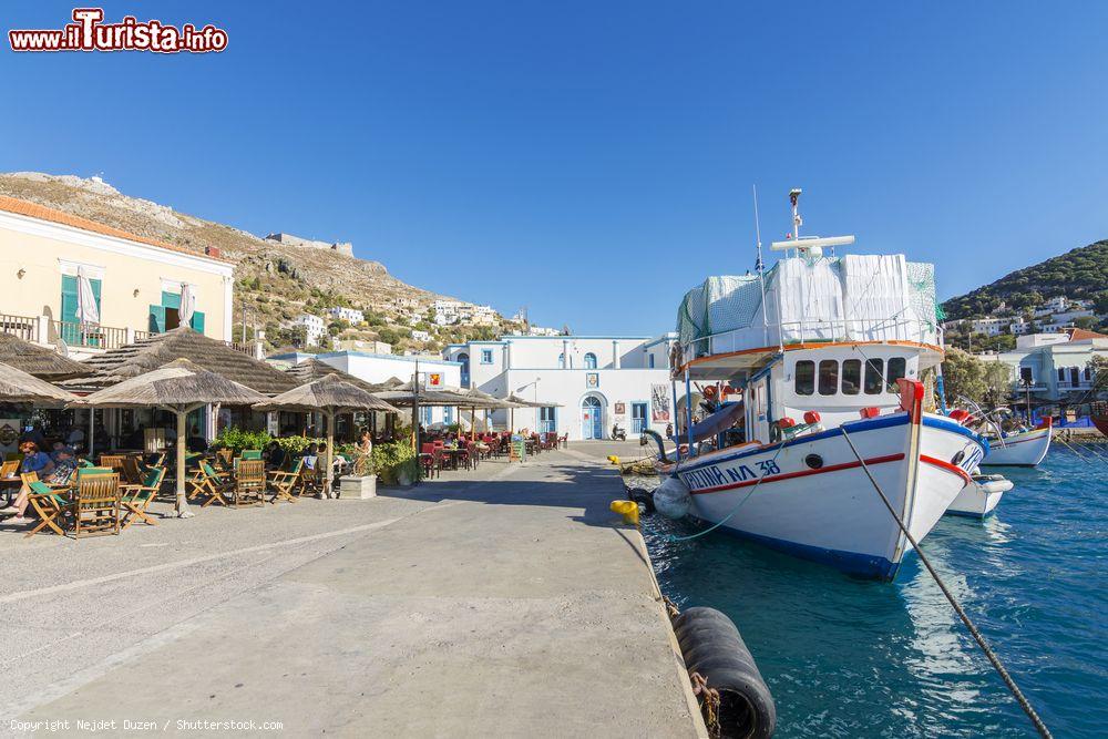 Immagine Veduta del porto di Agia Marina sull'isola di Lero, Grecia. Leros è un'isola montuosa situata fra Calimno e Patmos - © Nejdet Duzen / Shutterstock.com