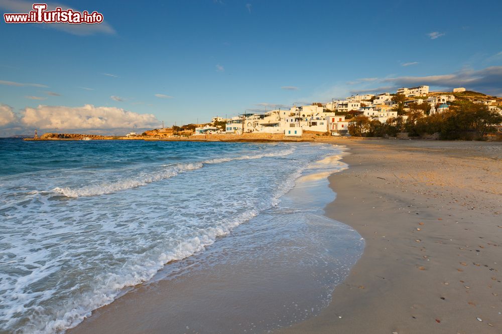 Immagine Veduta del villaggio di Stavros dalla spiaggia, isola di Donoussa, Grecia.