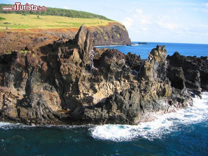 Immagine Veduta della costa rocciosa di Rapa Nui, Oceano Pacifico, Cile - © 23031280 / Shutterstock.com