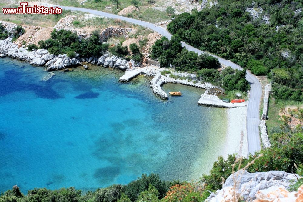 Immagine Veduta della costa rocciosa nei pressi di Ston, Croazia.