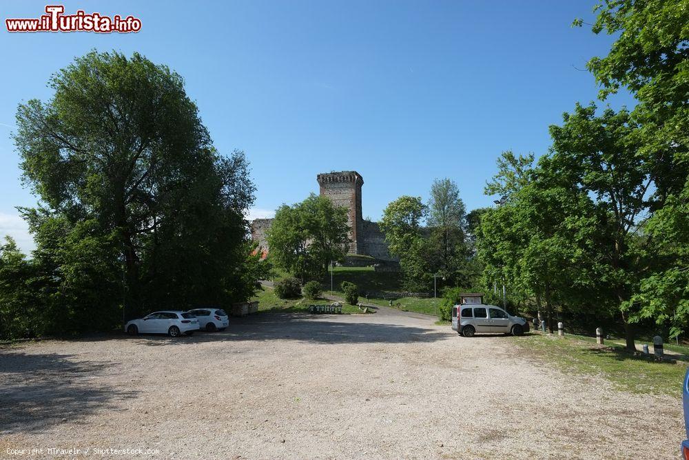 Immagine Veduta della fortezza medievale chiamata Villa a Montecchio Maggiore, Vicenza - © MTravelr / Shutterstock.com