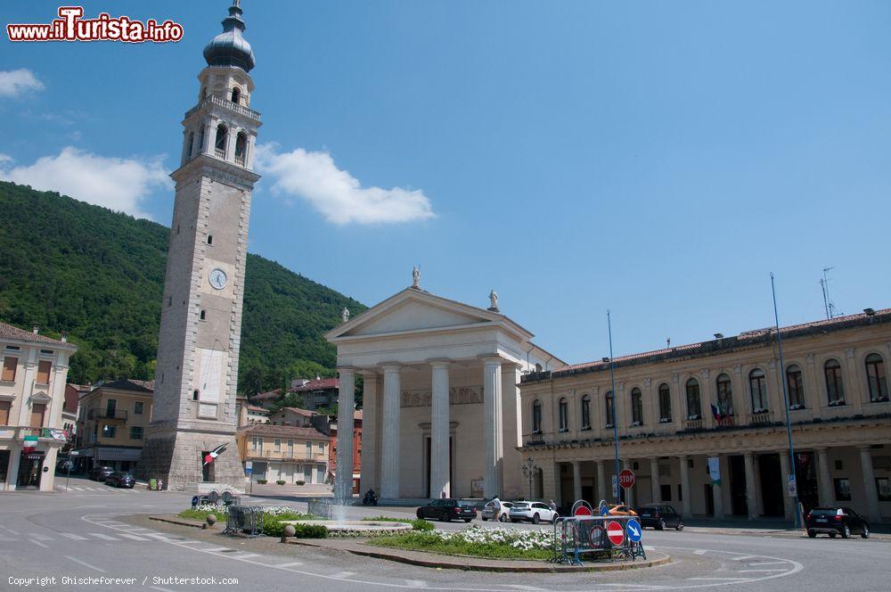 Immagine Veduta della piazza centrale di Valdobbiadene, Treviso, Veneto - © Ghischeforever / Shutterstock.com