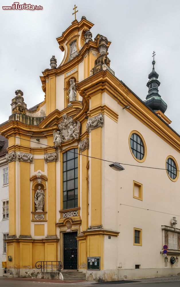 Immagine Veduta della Prandtauerkirche, chiesa di culto cattolico nella città di Sankt Polten (Austria).