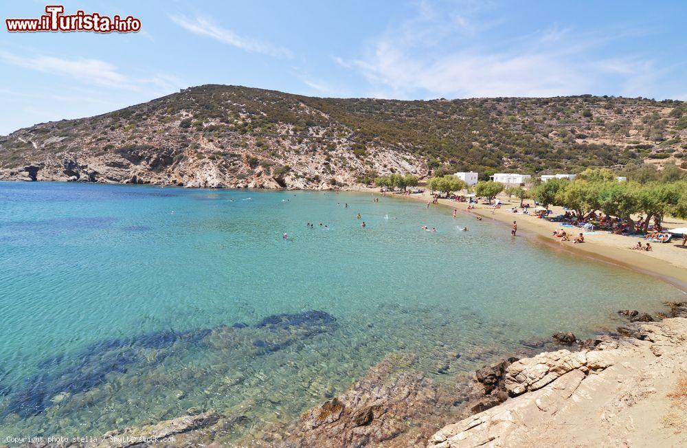 Immagine Veduta della spiaggia di Faros sull'isola di Sifnos, Cicladi, Grecia - © photo stella / Shutterstock.com