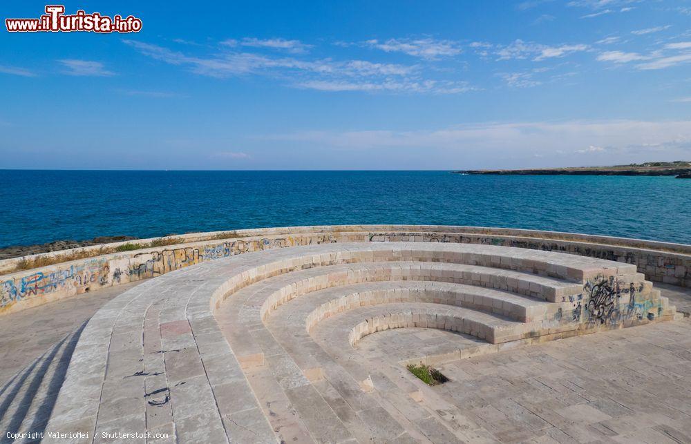 Immagine Veduta dell'Adriatico dalla passeggiata lungomare di Monopoli, Puglia - © ValerioMei / Shutterstock.com