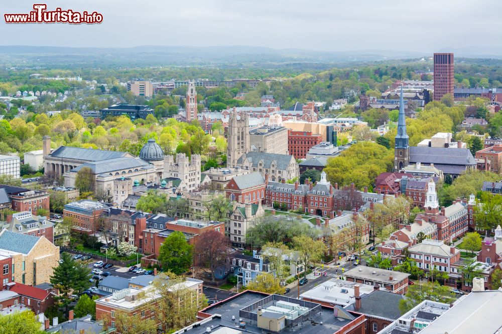 Immagine Veduta dell'alto della Yale University a New Haven, Connecticut (USA). Si tratta della più antica istituzione di istruzione superiore negli Stati Uniti e uno dei nove college coloniali istituiti prima del 1776.