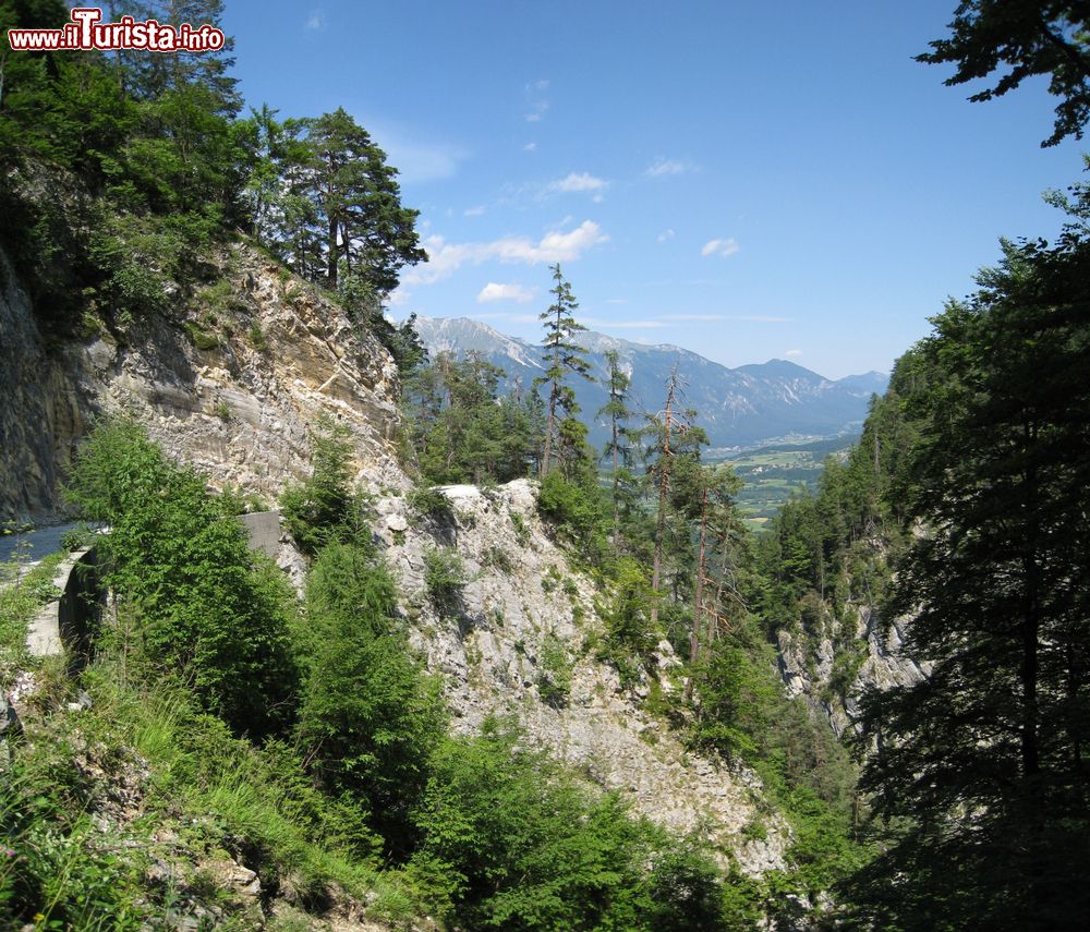Immagine Veduta delle Alpi austriache nei pressi del villaggio di Hermagor e le gole Garnitzenklamm in Carinzia.