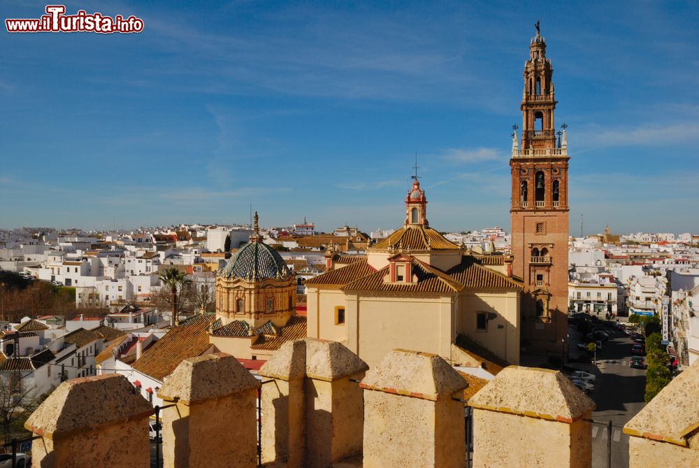 Immagine Veduta di Carmona dall'Alcazar, Andalusia (Spagna). Alcazar è un termine arabo con il significato di "fortezza".