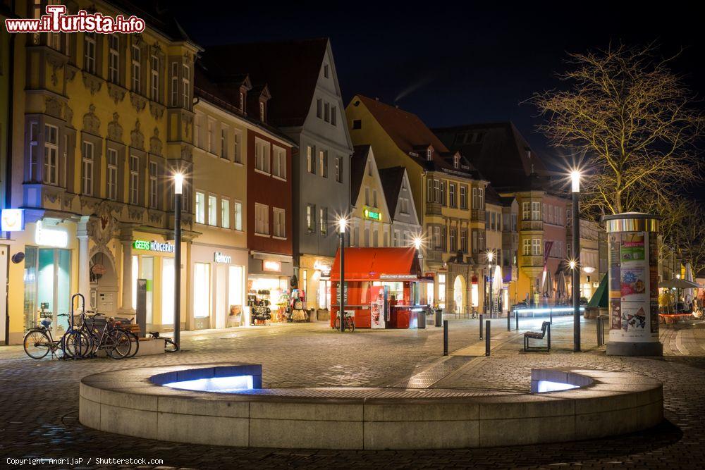 Immagine Veduta di Maximilianstrasse by night nella città di Bayreuth, Germania - © AndrijaP / Shutterstock.com