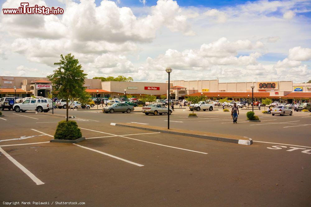 Immagine Veduta di un centro commerciale nella città di Lilongwe, Malawi - © Marek Poplawski / Shutterstock.com