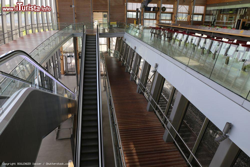 Immagine Veduta interna della stazione ferroviaria del TGV a Belfort, Francia - © BOULENGER Xavier / Shutterstock.com