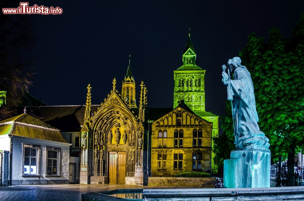 Immagine Veduta notturna della basilica di San Servazio a Maastricht, Olanda.