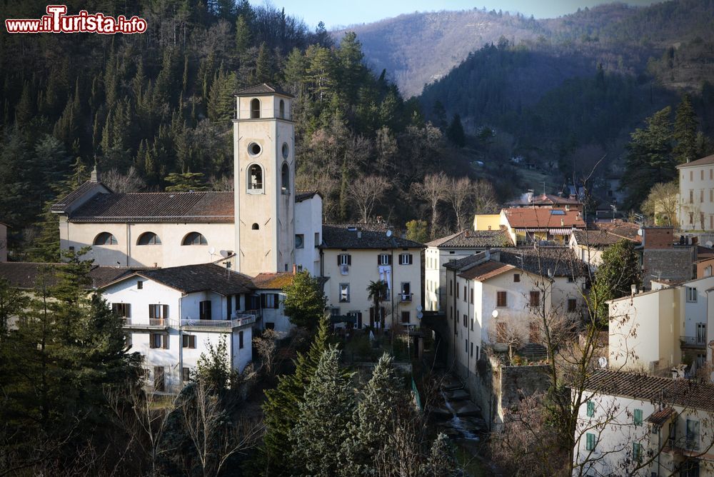 Immagine Veduta panaromica del centro del borgo storico di Marradi in Toscana