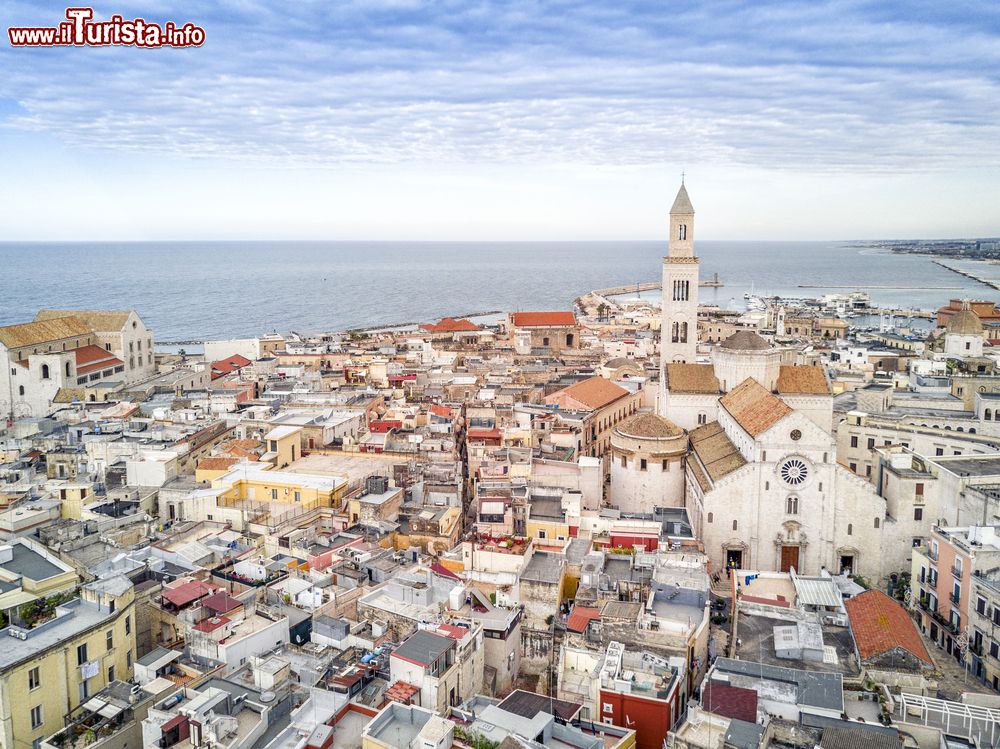 Immagine Veduta panoramica dall'alto della città vecchia di Bari, Puglia.