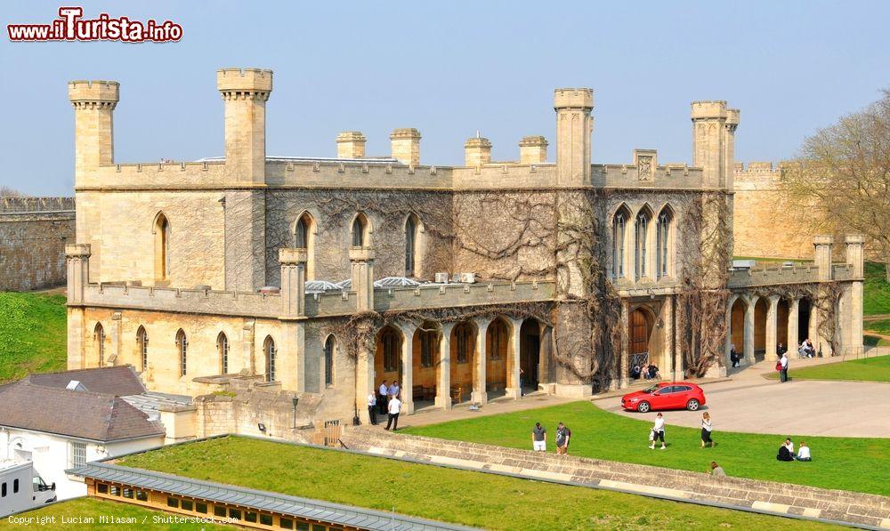 Immagine Veduta panoramica del castello di Lincoln, Inghilterra. Uno dei meglio conservati del paese, è utilizzato come prigione e sede di corte di giustizia - © Lucian Milasan / Shutterstock.com