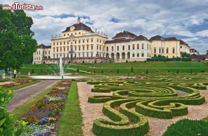 Immagine Veduta panoramica della Residenza di Ludwigsburg con i giardini barocchi (Germania) - © clearlens / Shutterstock.com