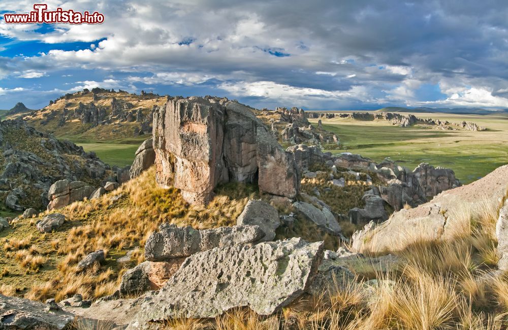 Immagine Veduta panoramica della zona rocciosa nel centro del Perù: siamo nei pressi della città di Junin.