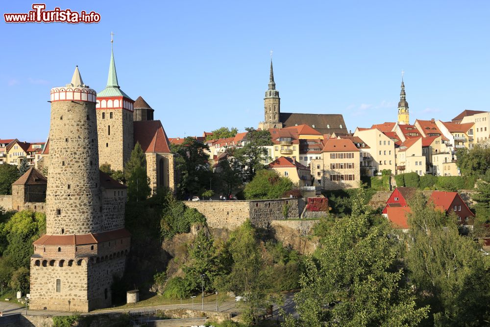 Immagine Veduta panoramica delle torri di Bautzen, Alta Lusazia, Germania, in una bella giornata di sole.