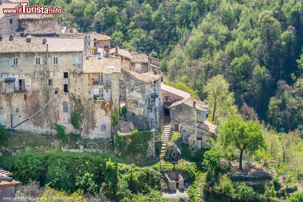 Immagine Veduta panoramica di Poggio Moiano, Rieti (Lazio). Sorge su una collina alle falde del Monte Miano  - © Stefano_Valeri / Shutterstock.com