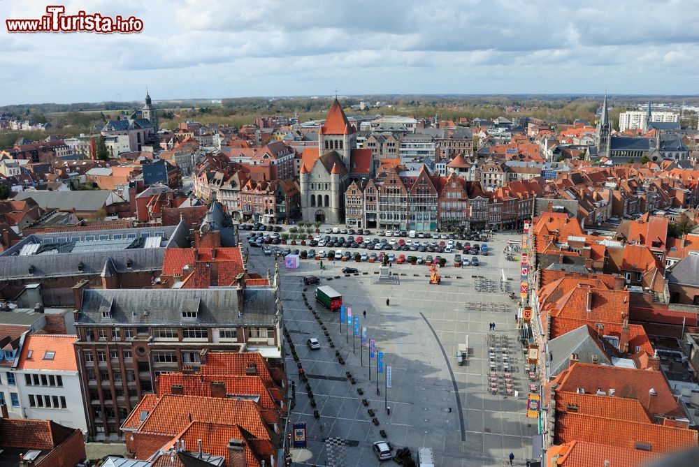 Immagine Veduta panoramica sulla città di Tournai dal campanile della cattedrale, Belgio.
