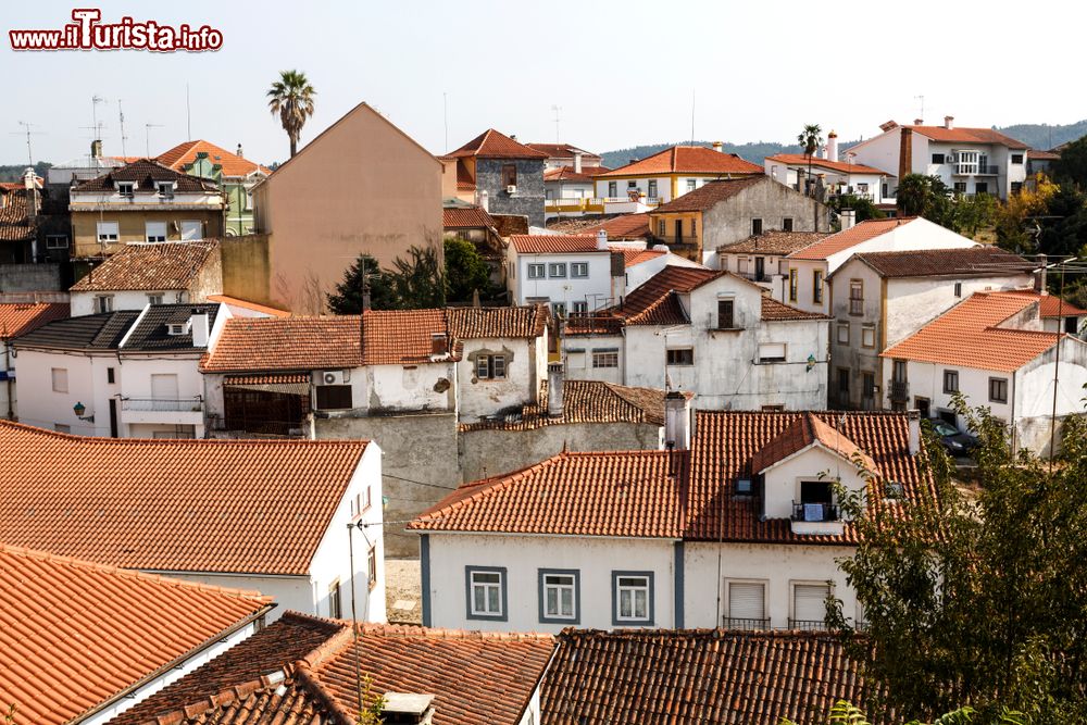 Immagine Veduta parziale del centro storico di Serta, Portogallo.