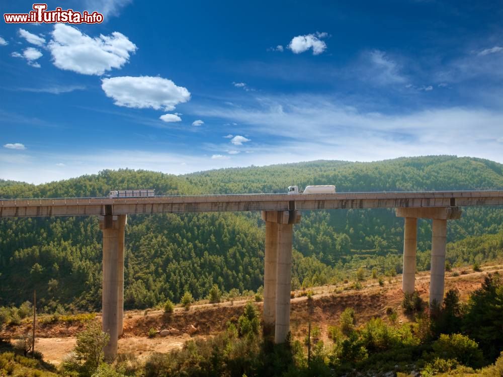 Immagine Il viadotto che che passa nei pressi di Buñol sull'Autovia A-3 (Comunità Valenciana, Spagna).