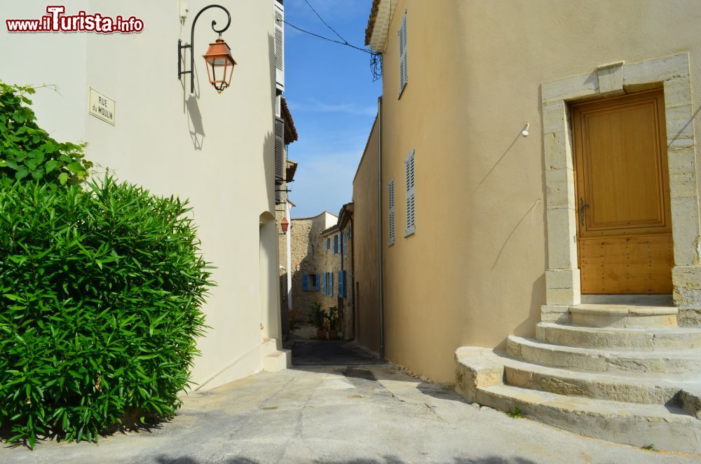 Immagine Vicoletto Rue du Moulin a Mougins in Costa Azzurra