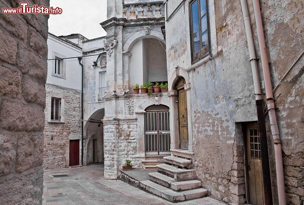 Immagine Un vicolo nel centro storico di Andria, capoluogo della provincia di Barletta-Andria-Trani, in Puglia.