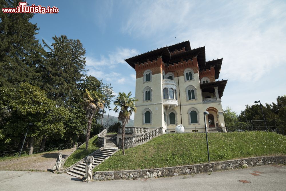 Immagine Una bella villa del XIX secolo sopra Tarcento in Friuli: Villa Moretti
