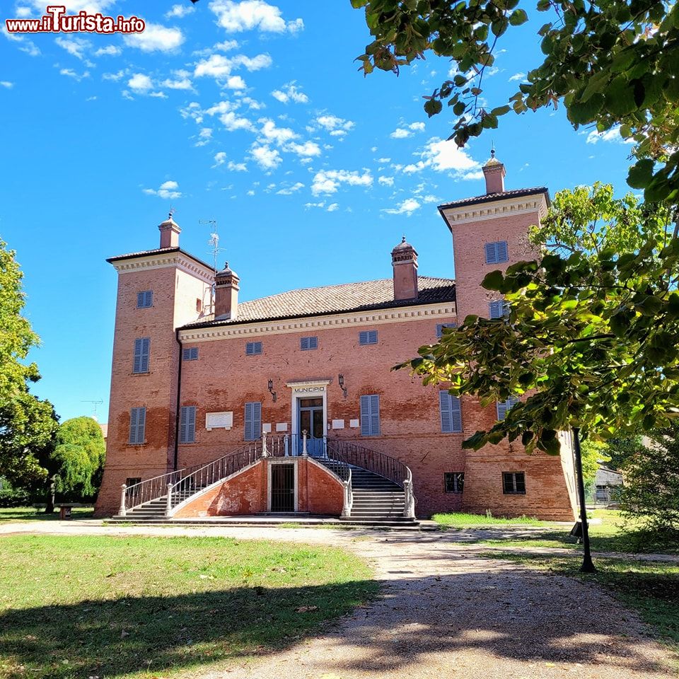 Immagine Villa Schiatti-Giglioli, una delle attrazioni di Ficarolo in Veneto. Siamo in provincia di Rovigo