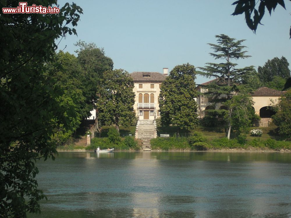 Immagine Villa Valier a Silea non lontano da Treviso in Veneto Di Frassionsistematiche - Opera propria, CC BY 3.0, Collegamento