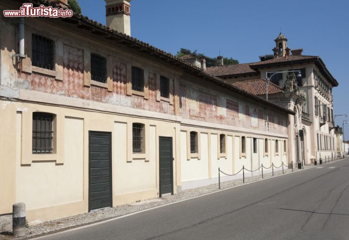 Immagine Villa Visconti Maineri a Cassinetta di Lugagnano Lombardia - © baldovina / Shutterstock.com