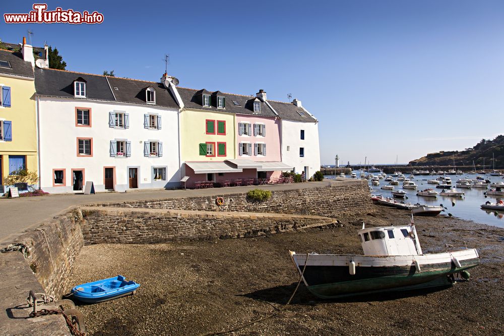 Immagine Il villaggio di Sauzon a Belle Ile en Mer, Francia. Questo paesino fu probabilmente creato da emigranti della Gran Bretagna; dal 1841 al 1895, in onore di re Luigi Filippo, il villaggio prenderà inizialmente il nome di Port Louis.