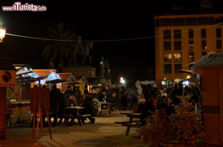 Immagine Gastronomia protagonista notturna del villaggio natalizio realizzato in Place De Gaulle nel centro di Ajaccio