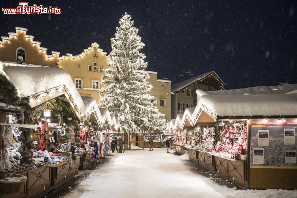 Immagine Vipiteno, Alto Adige: i mercatini di Natale sotto la neve - © Alex Filz / Sud Tirol