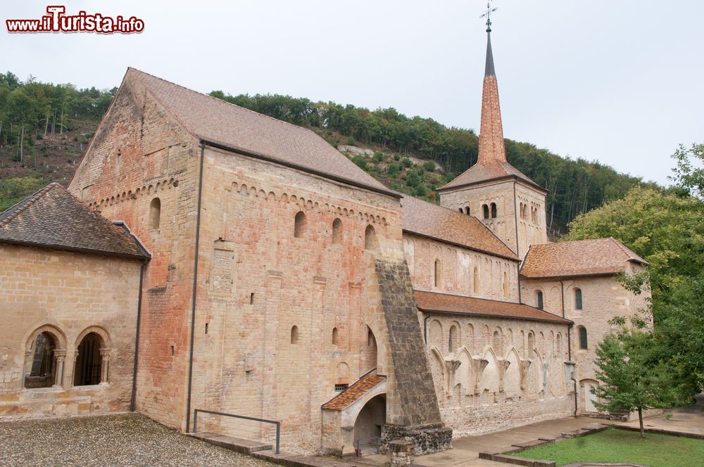 Immagine Visita al borgo medievale di Romainmotier in Svizezra