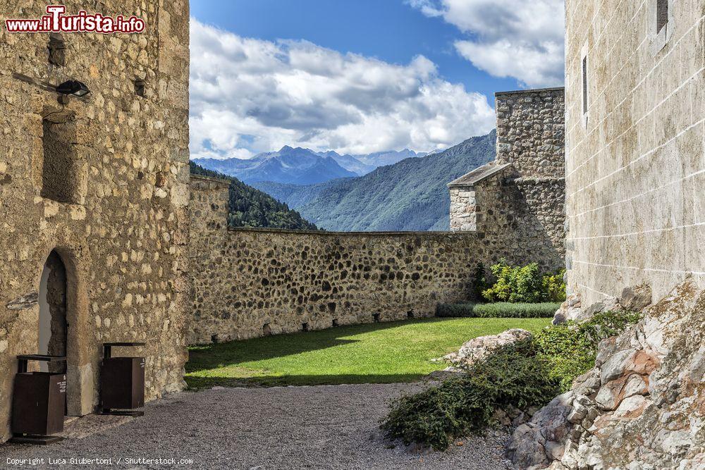 Immagine Visita al Castello di Stenico in Trentino - © Luca Giubertoni / Shutterstock.com