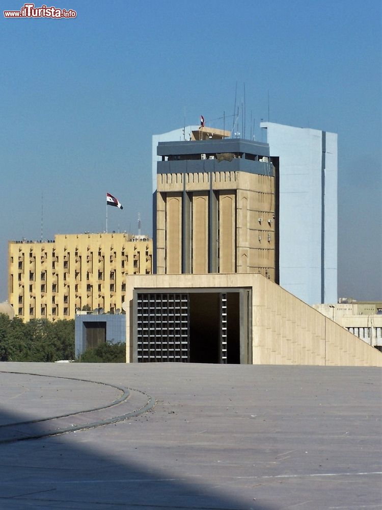 Immagine Visita al centro moderno di Baghdad nella cosiddetta "Green Zone"