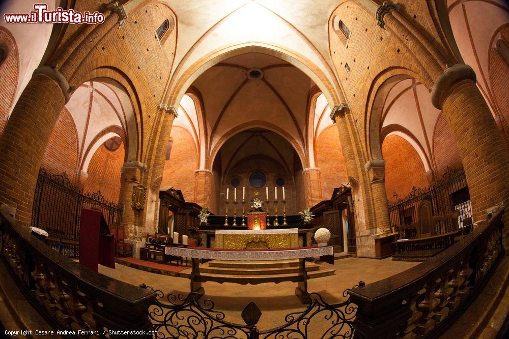 Immagine Visita all'interno dell'Abbazia di Santa Maria a Morimondo, Lombardia - © Cesare Andrea Ferrari / Shutterstock.com