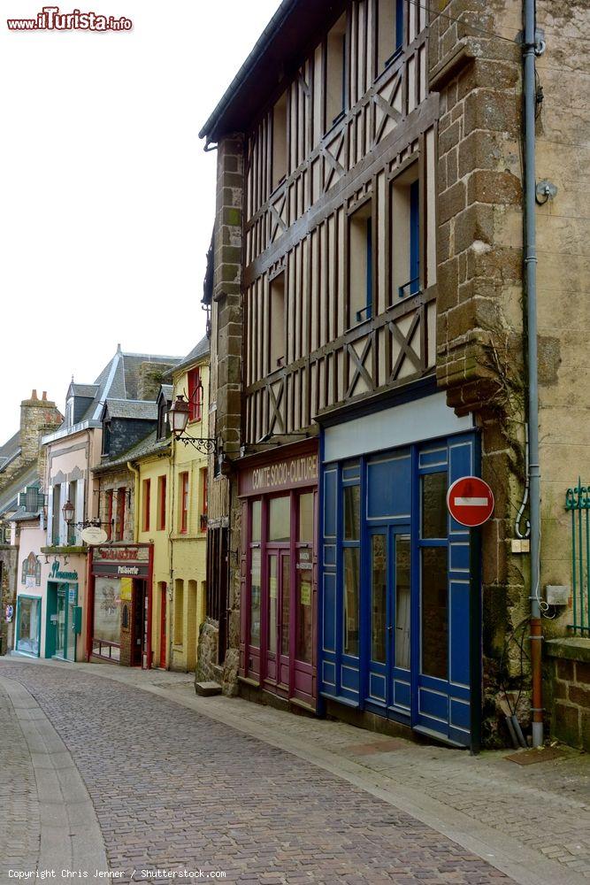 Immagine Visita del centro di Domfront in Francia, regione Normandia - © Chris Jenner / Shutterstock.com