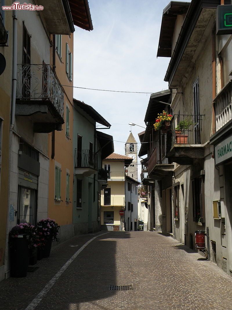 Immagine Visita del centro storico di Taino in Lombardia - © Torsade de Pointes - CC0, Wikipedia