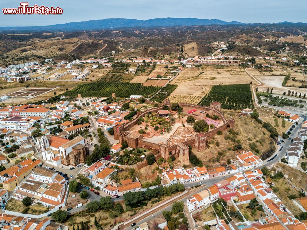 Immagine Vista aerea del Castello di Silves in Portogallo, regione dell'Algarve