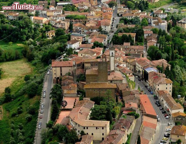 Immagine Vista aerea del centro di Vinci in Toscana - © stefano marinari / Shutterstock.com