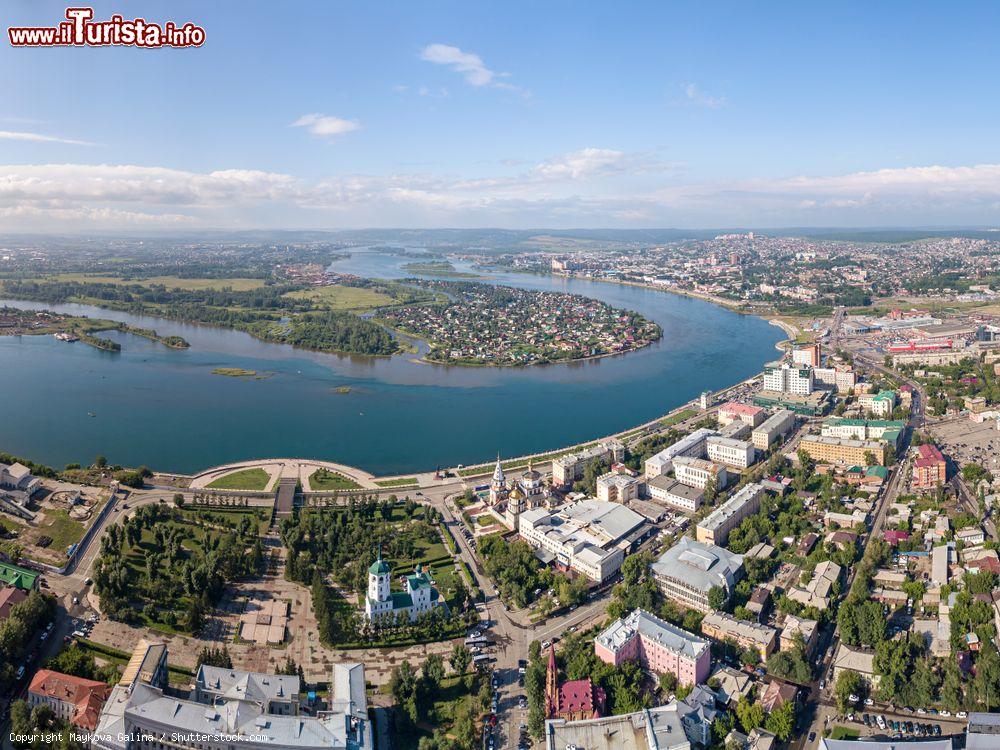 Immagine Vista aerea della città di Irkutsk, in Russia, città di circa 620.000 abitanti lungo il corso del fiume Angara - © Maykova Galina / Shutterstock.com