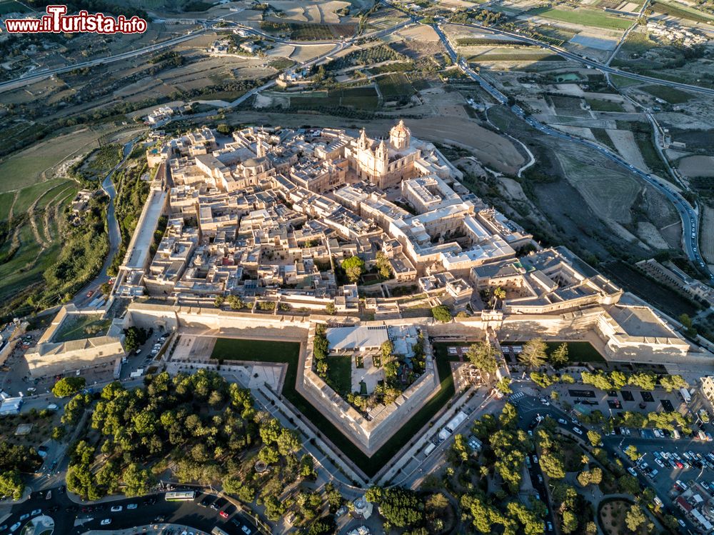 Immagine Vista aerea della città murata di Mdina a Malta uno dei centro storici meglio conservati