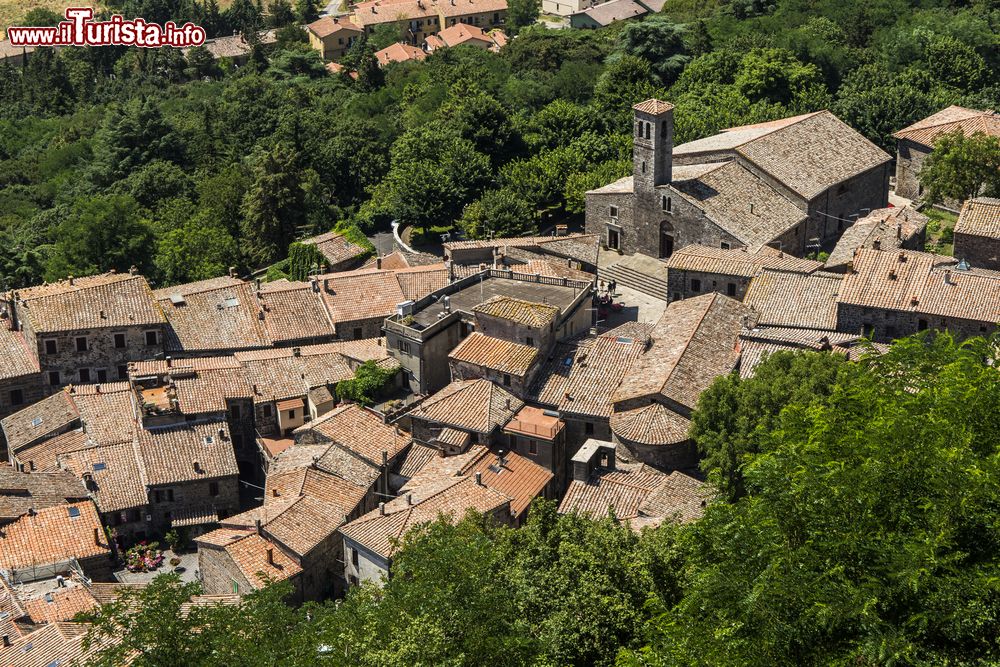 Immagine Vista aerea di Radicofani in Toscana. Siamo nella Val d'Orcia in provincia di Siena dove ebbe la signoria Ghino di Tacco.