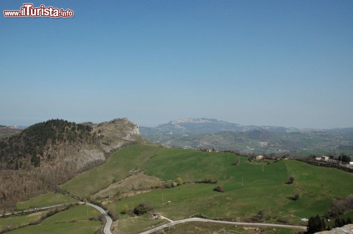 Immagine Vista da San Leo, la citta fortezza in direzione San Marino