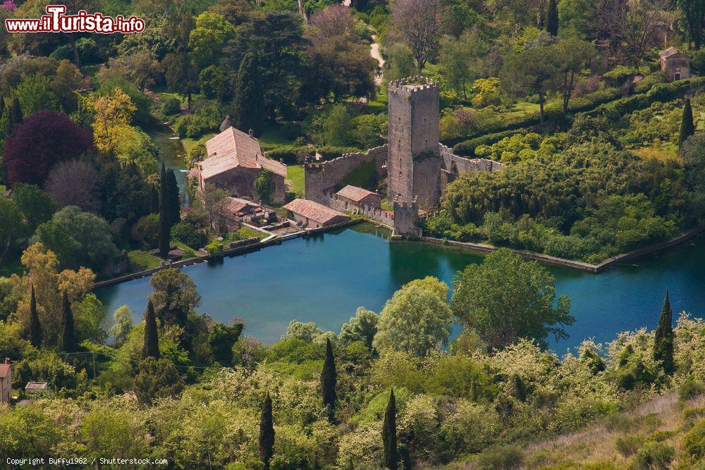 Immagine Vista dall'alto del Giardino della Ninfa a Cisterna di Latina, Lazio - © Buffy1982 / Shutterstock.com