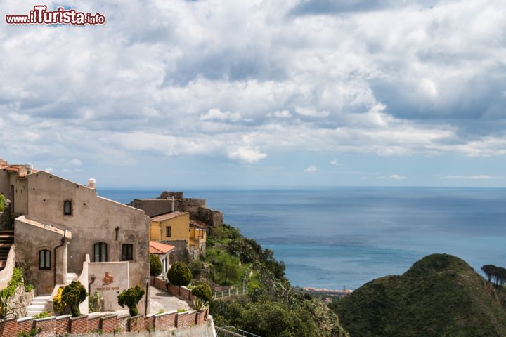 Immagine Vista del mare Ionio da Savoca (Messina) - © Bolkan / Shutterstock.com
