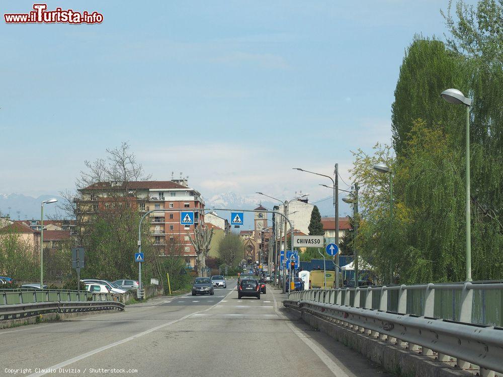 Immagine Vista di Chivasso fotografata dal ponte sul fiume Po. La città è chiamata la Porta del Canavese, regione storica del Piemonte - © Claudio Divizia / Shutterstock.com